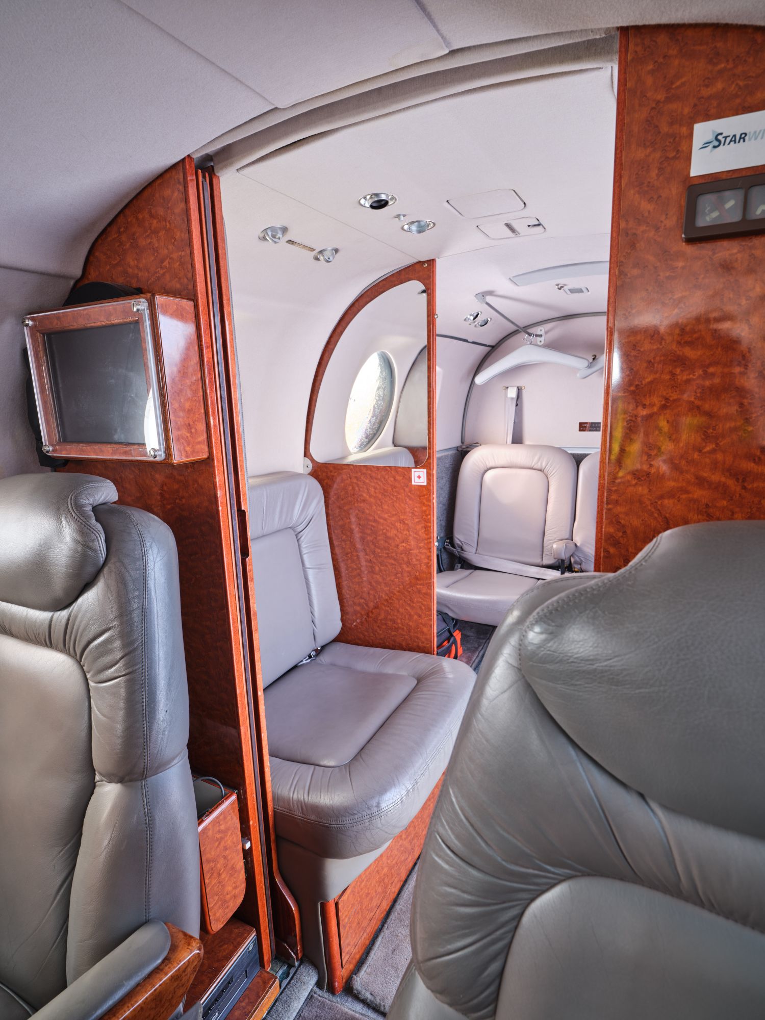 images/Aircrafts/Beechcraft King Air/King Air D-IVIP-011.jpg